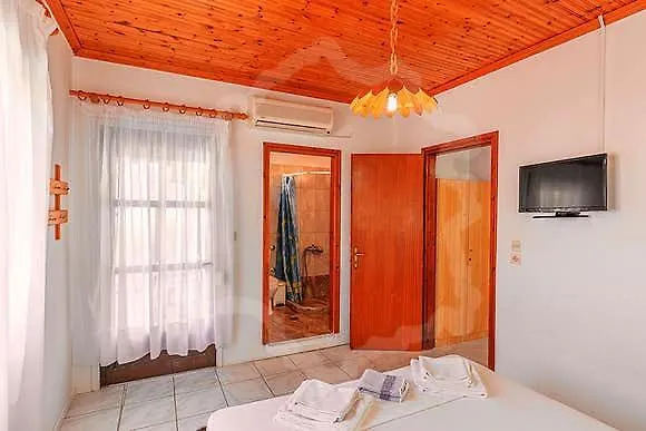 Eleni Apartment *